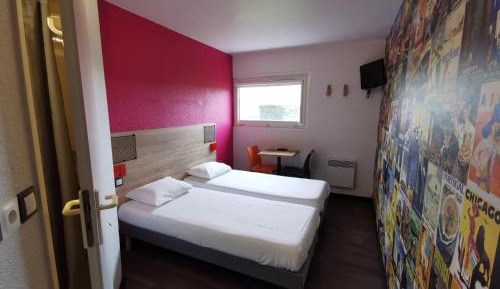 Cabrio Twin Room with Bathroom