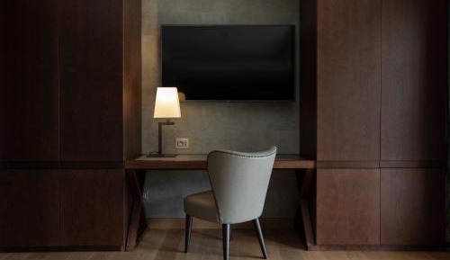 Suite with Mountain View