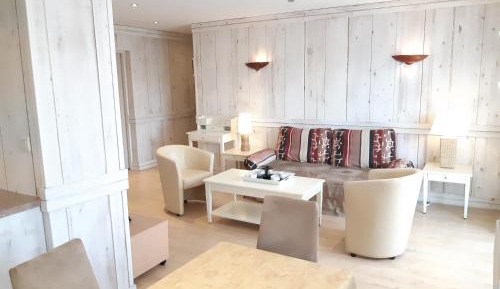 Superior One-Bedroom Apartment