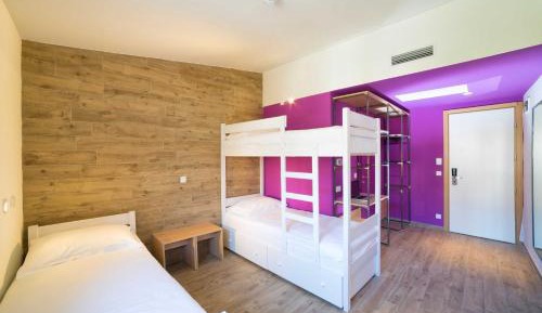 Triple Room with Bunk Beds and Garden View