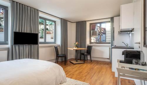 Superior One-Bedroom Apartment