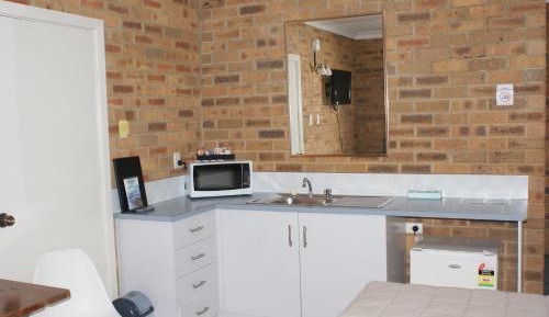 Queen Poolview Room