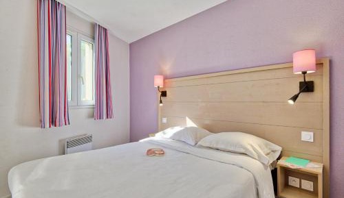One-Bedroom Apartment with Sleeping Alcove and Terrace or Balcony (6 People) - Garden View
