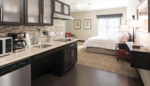 King Studio Suite with Mobility Accessible Roll-In Shower/Non-Smoking