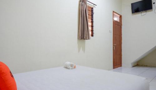 Single Room with Shared Bathroom