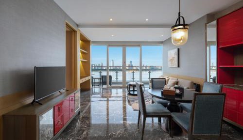 One-Bedroom Suite with Sea View