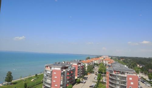 Apartment with Lake View