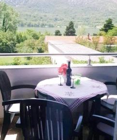 Apartment with Lake View