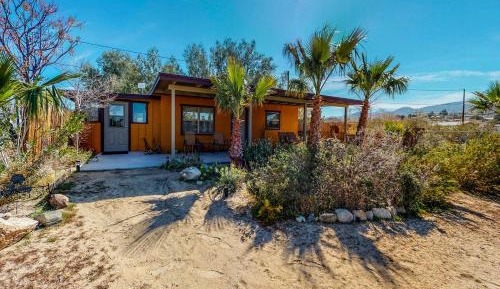 Bungalow with Patio