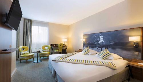 Deluxe Queen Room