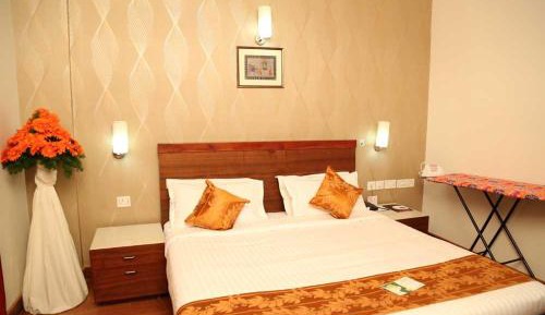 Deluxe Queen Suite