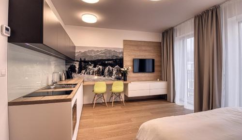 Apartment with Mountain View