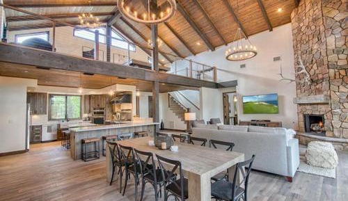 Four-Bedroom Holiday Home