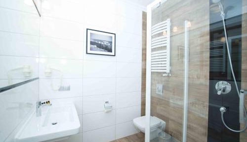 Twin Room with Private Bathroom