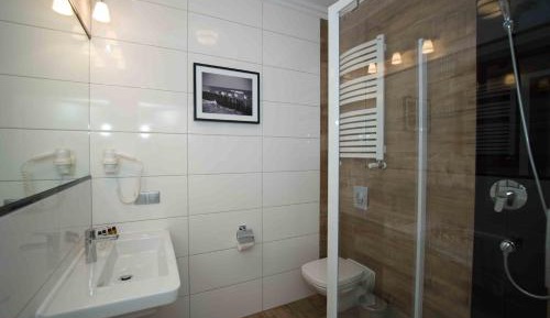 Deluxe Double Room with Shower