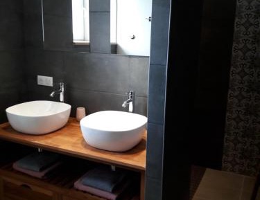 Family Suite (2 Adults + 2 Children)