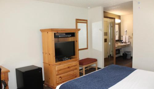 King Room with River View - Mobility Access/Non-Smoking