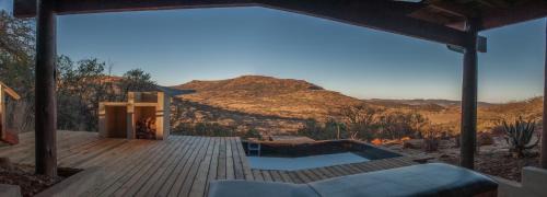 Two-Bedroom Villa with Private Pool - Churchills Family Cottage
