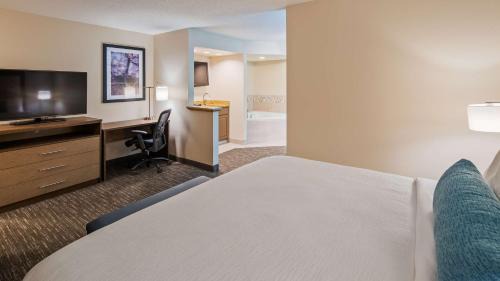 King Suite with Whirlpool