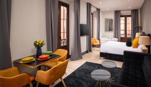 Deluxe Apartment