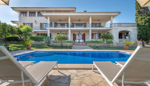 Villa with Garden View