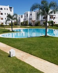 Apartment with Pool View 