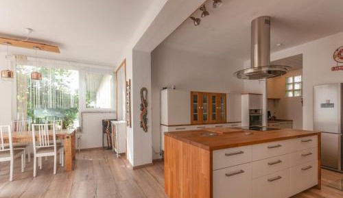 Two-Bedroom Apartment (8 Adults)
