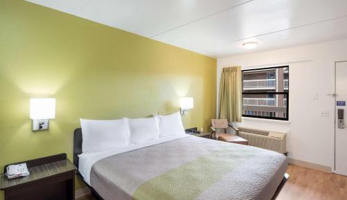 Deluxe King Room - Non-Smoking