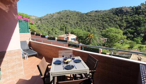 Apartment with Mountain View