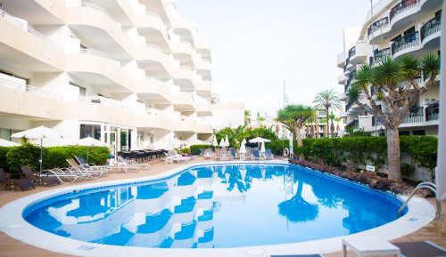 Apartment with Pool View 
