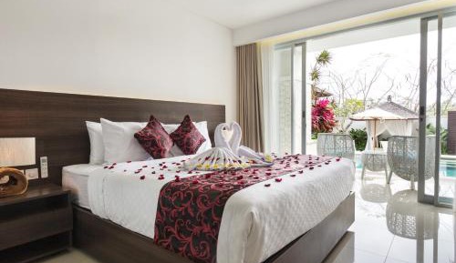 Deluxe Room With Pool Access