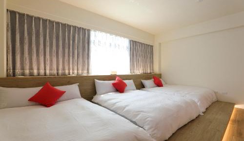 Quadruple Room with Private Bathroom