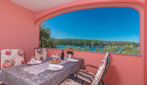 Two-Bedroom Apartment with Balcony and Sea View