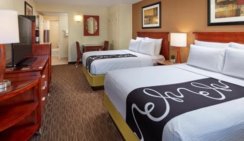 Deluxe Queen Room with Two Queen Beds