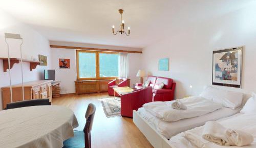 Apartment with Mountain View
