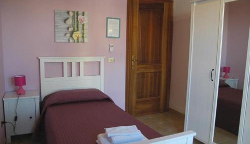 Single Room with Shared Bathroom