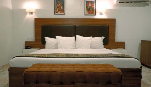 Diplomatic Suite