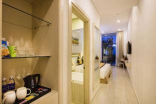 One-Bedroom Apartment with Garden View