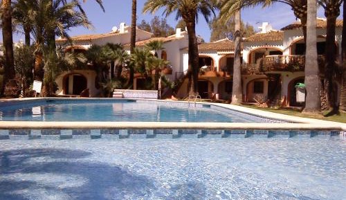Apartment with Pool View 