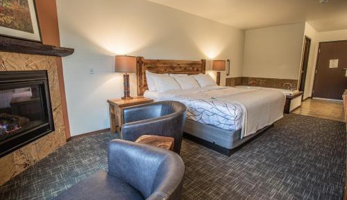 Deluxe King Room