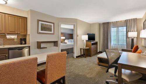 One-Bedroom Queen Suite