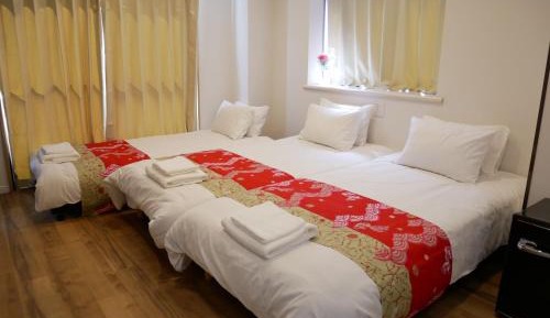 Triple Room with Private Bathroom