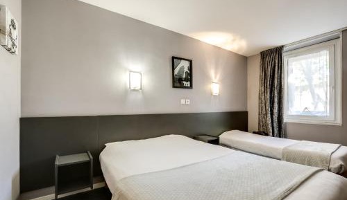 Triple Room (1 Double Bed + 1 Single Bed)