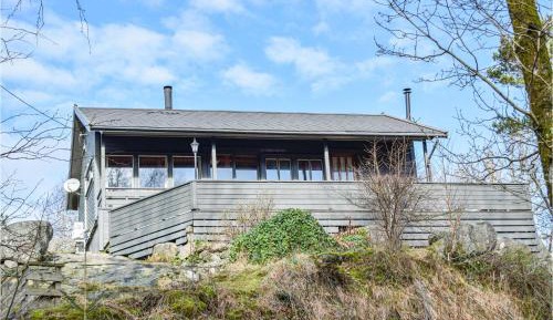Three-Bedroom Holiday Home 