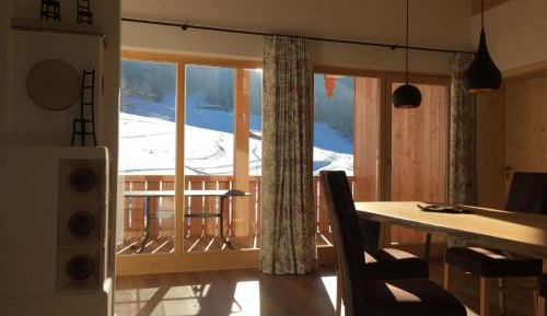 Apartment with Mountain View