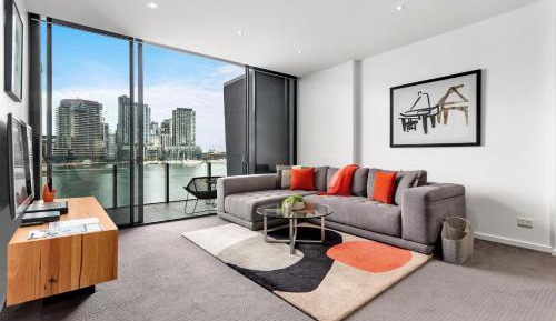 NewQuay Two-Bedroom, Two-Bathroom Apartment with View