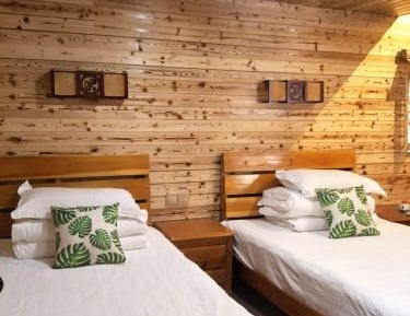 Deluxe Family Suite