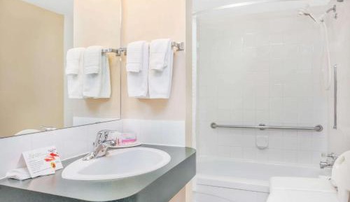 Queen Room - Disability Access/Non-Smoking