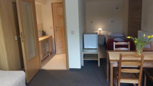 Economy  Room