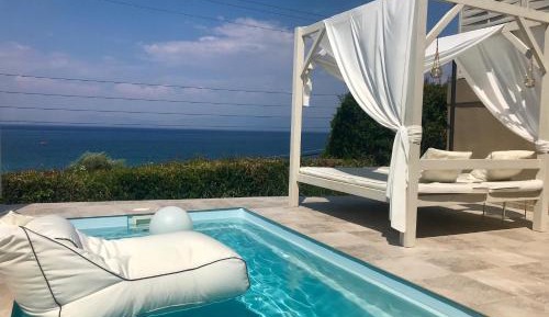 Two-Bedroom Villa Sea View with Private Heated Pool 